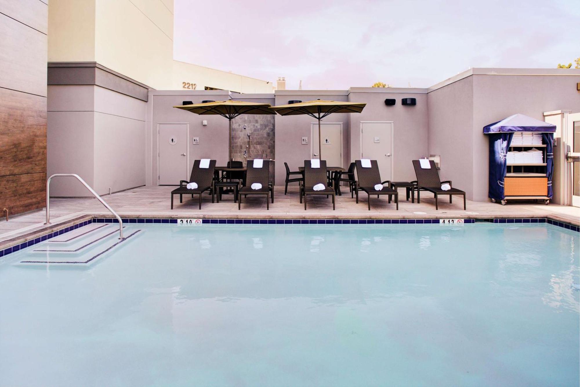 Hampton Inn & Suites Irvine/Orange County Airport Bagian luar foto